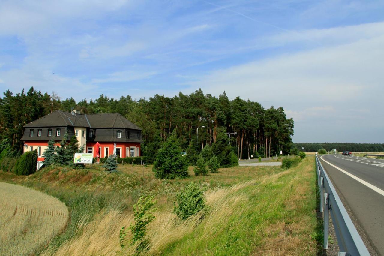 Hotel Penzion v Zálesí Mladá Boleslav Esterno foto